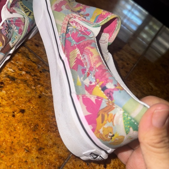 Vans x Disney Alice in Wonderland slides 8.5 Men/10.5 W - Picture 8 of 11